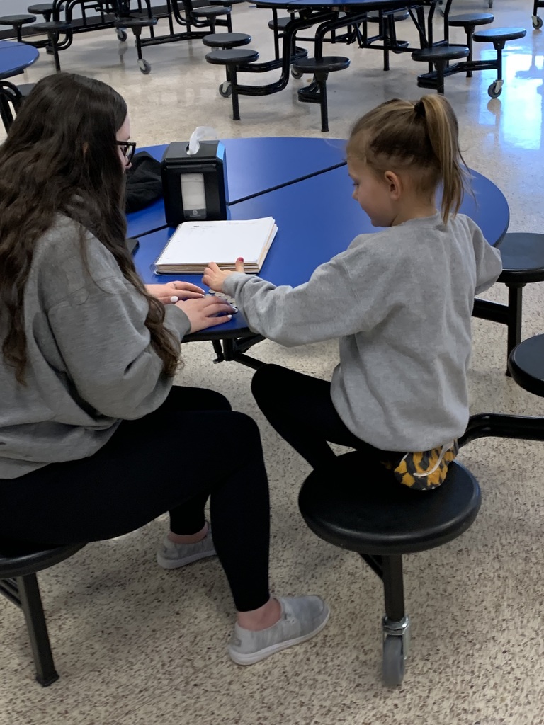 AP psych student works with an Elementary student