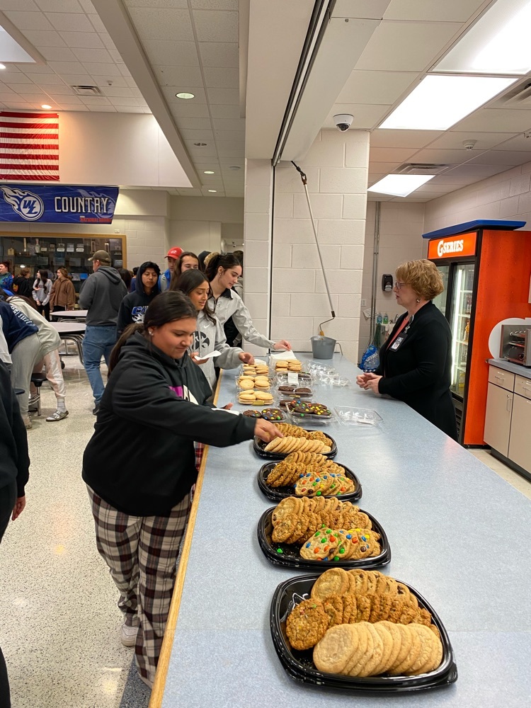 Sophomores select their cookies of choice