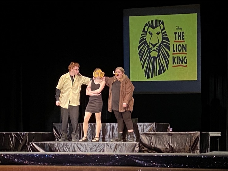 El Womachka, Ambrose Eck, and Alyssa Stagg perform Hakuna Matata from the Lion King